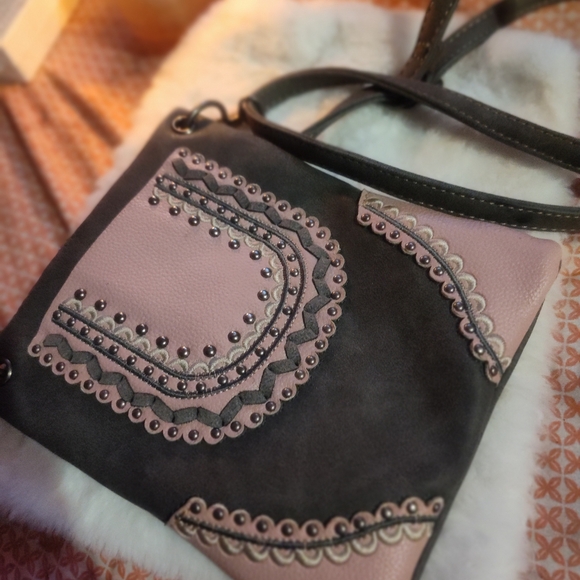 Purse - Picture 1 of 1